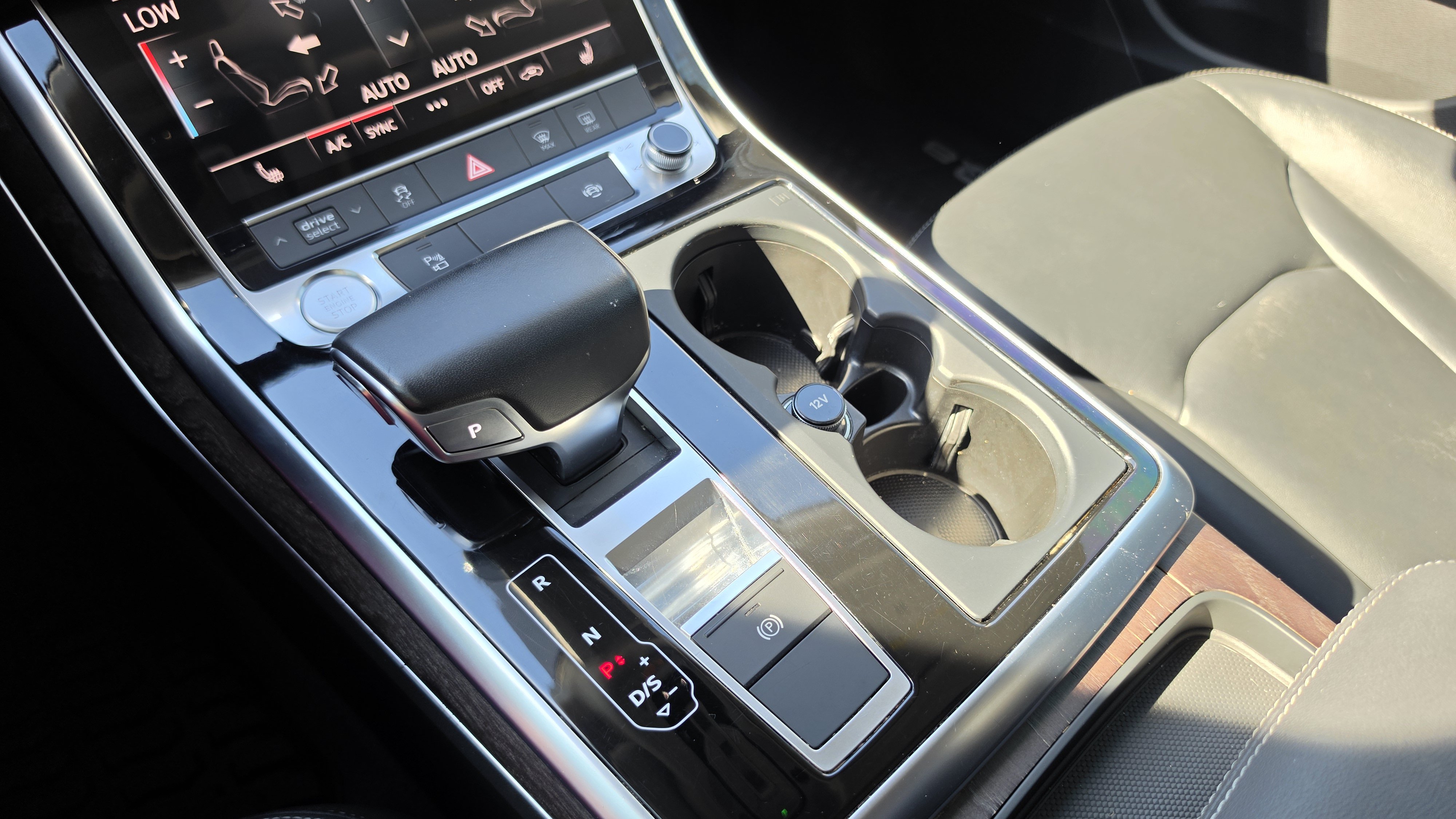 Used 2019 Audi Q8 Premium w/ Convenience Package AWD/4WD image 37