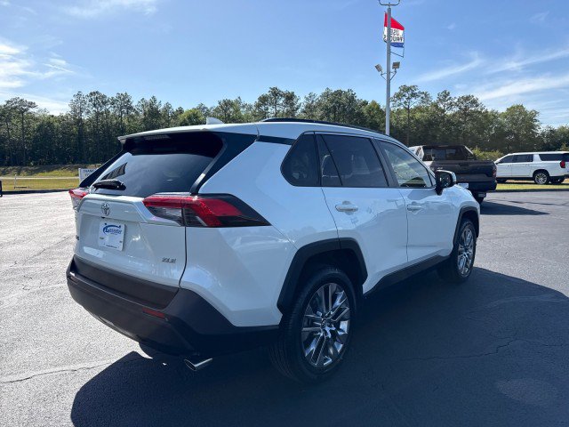 Used 2022 Toyota RAV4 XLE Premium FWD image 3