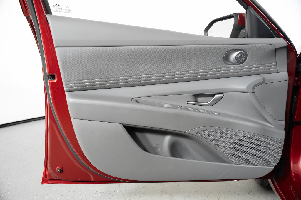 Certified 2025 Hyundai Elantra SEL FWD image 34