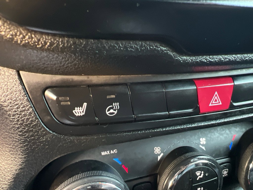 Used 2017 Jeep Renegade Trailhawk w/ Premium Trailhawk Package image 44