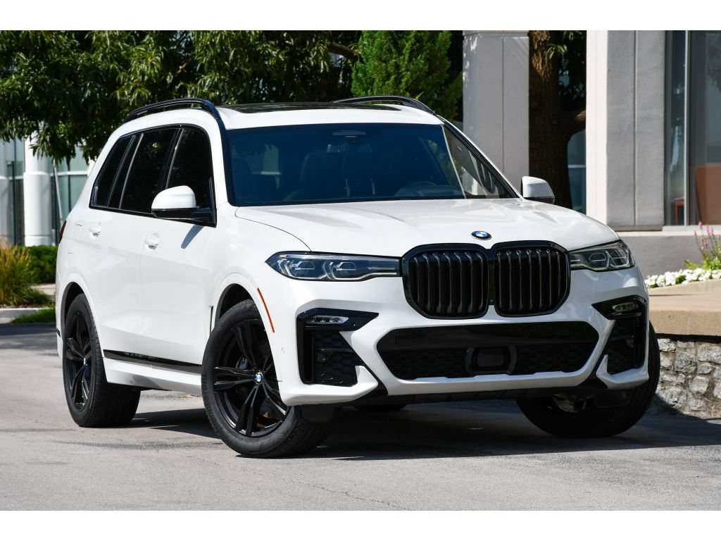 Used 2022 BMW X7 xDrive40i w/ M Sport Package AWD/4WD image 1