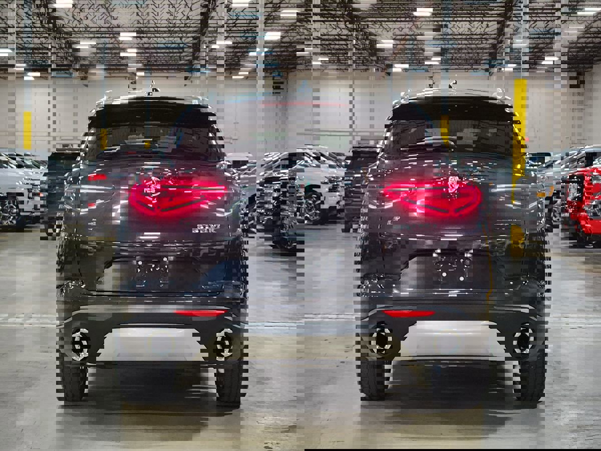 Used 2018 Alfa Romeo Stelvio AWD image 12