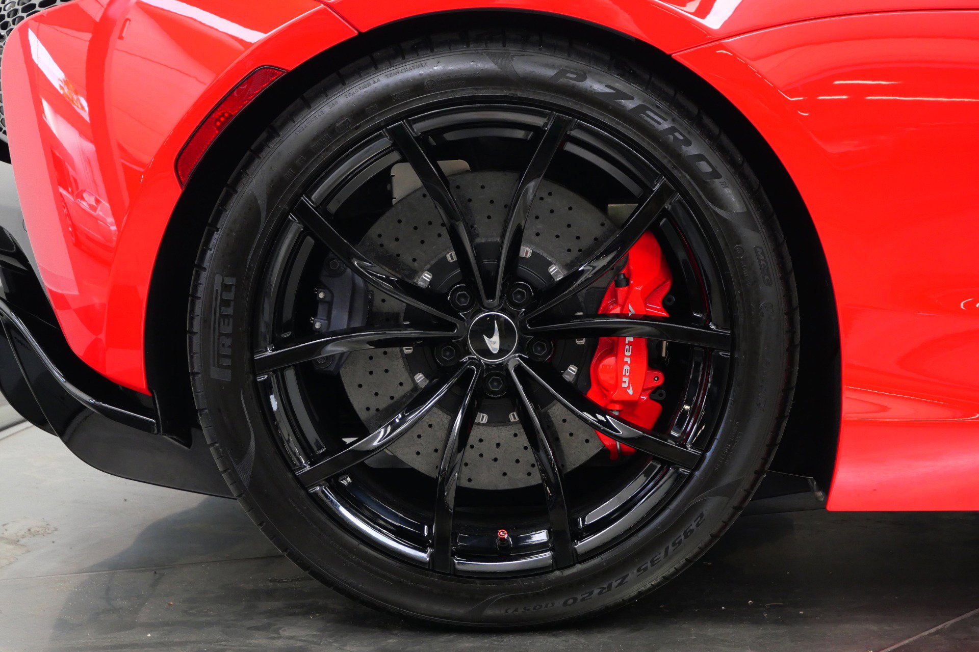 Used 2024 McLaren Artura image 36