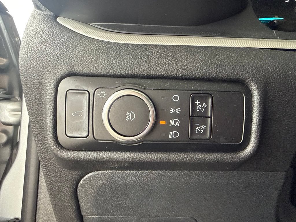 Used 2024 Ford Explorer XLT w/ Equipment Group 202A AWD/4WD image 14