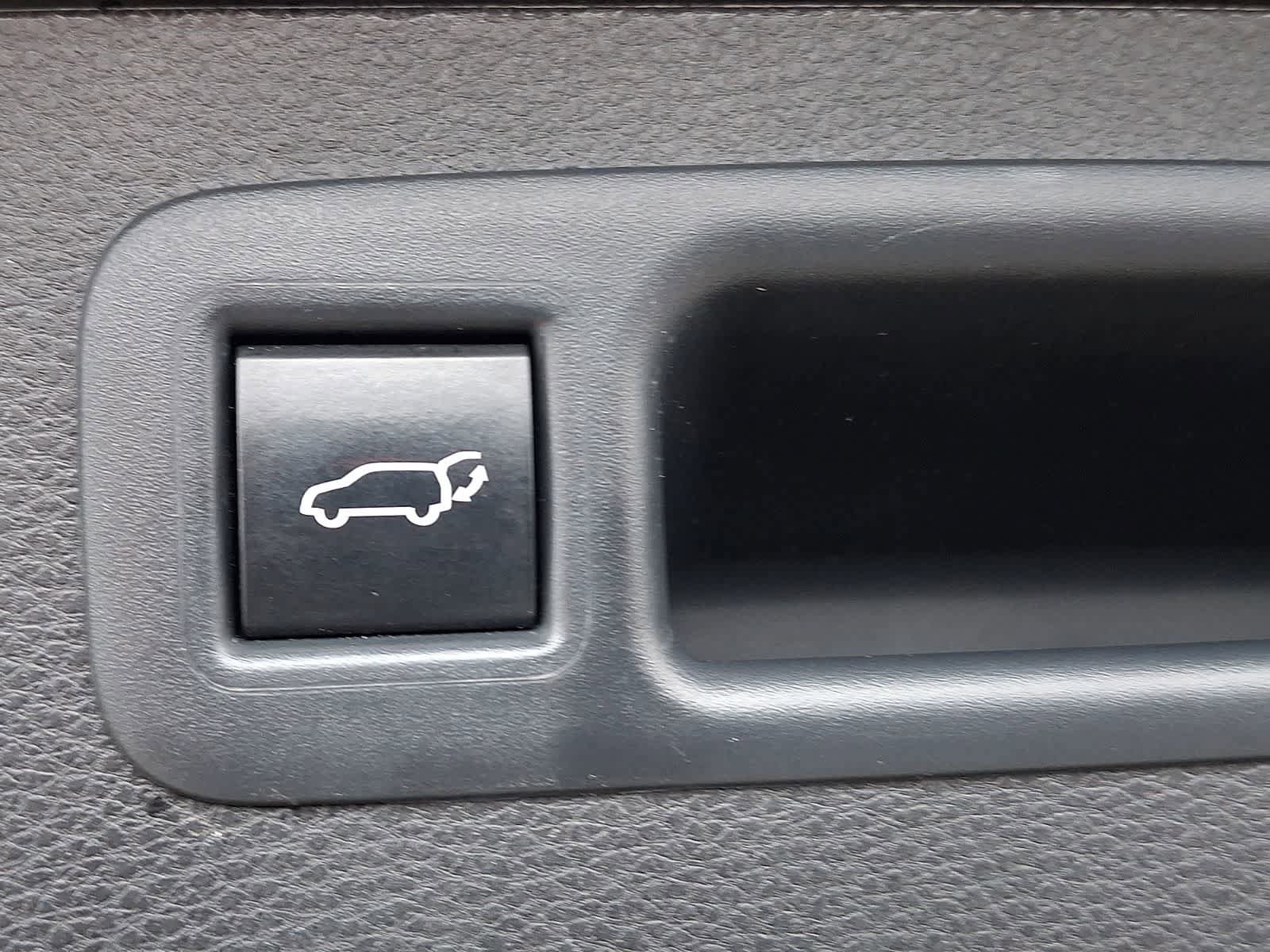 Used 2023 Toyota Highlander LE image 31