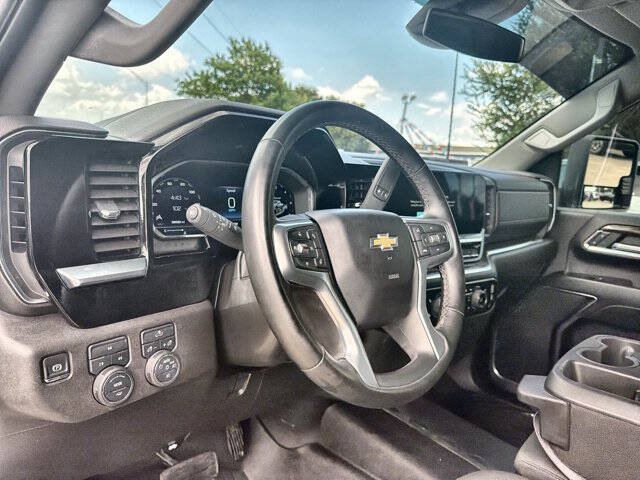 Used 2024 Chevrolet Silverado 2500 LT AWD/4WD image 10