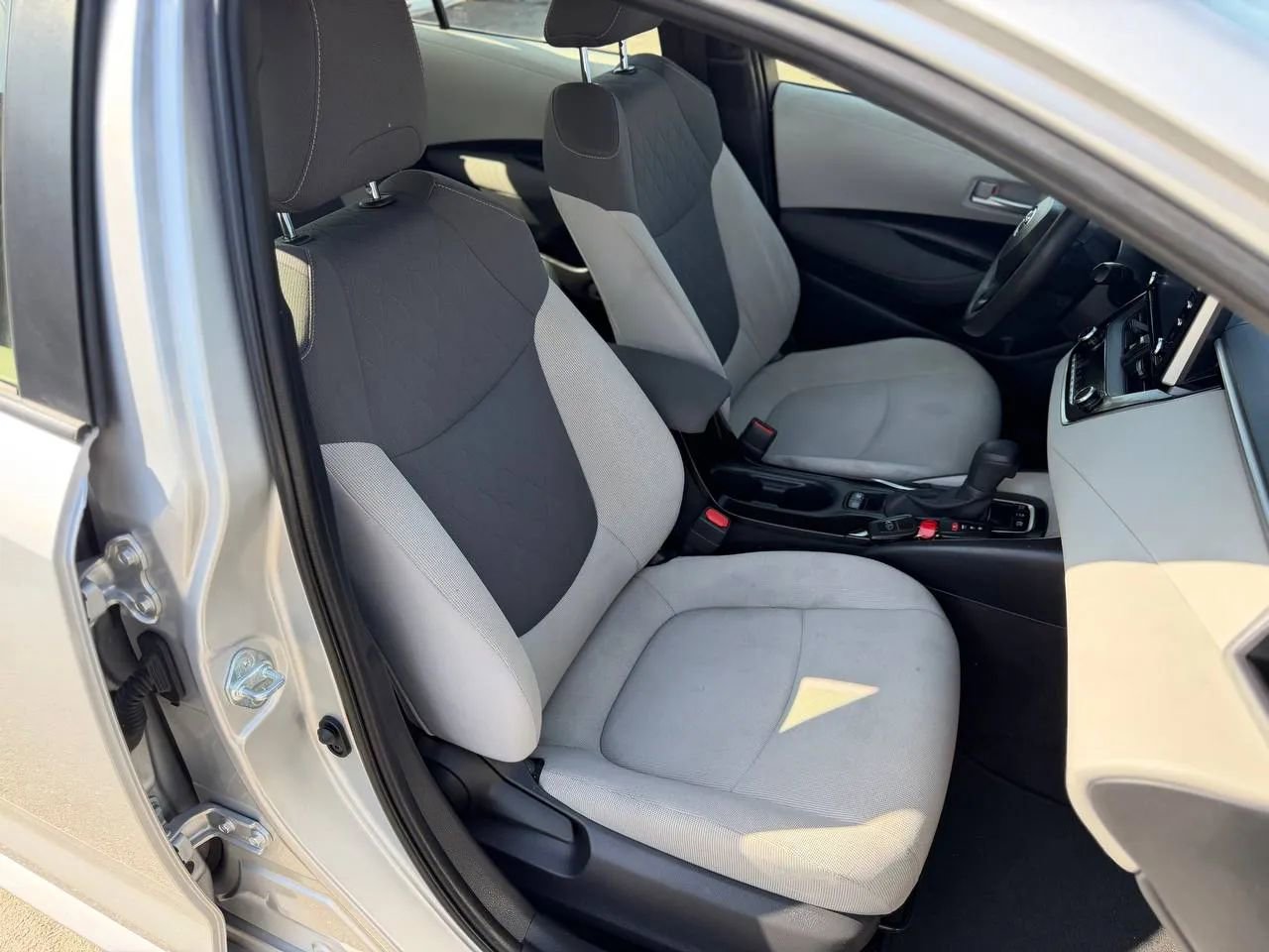 Used 2020 Toyota Corolla LE w/ Carpet Mat Package (TMS) FWD image 35