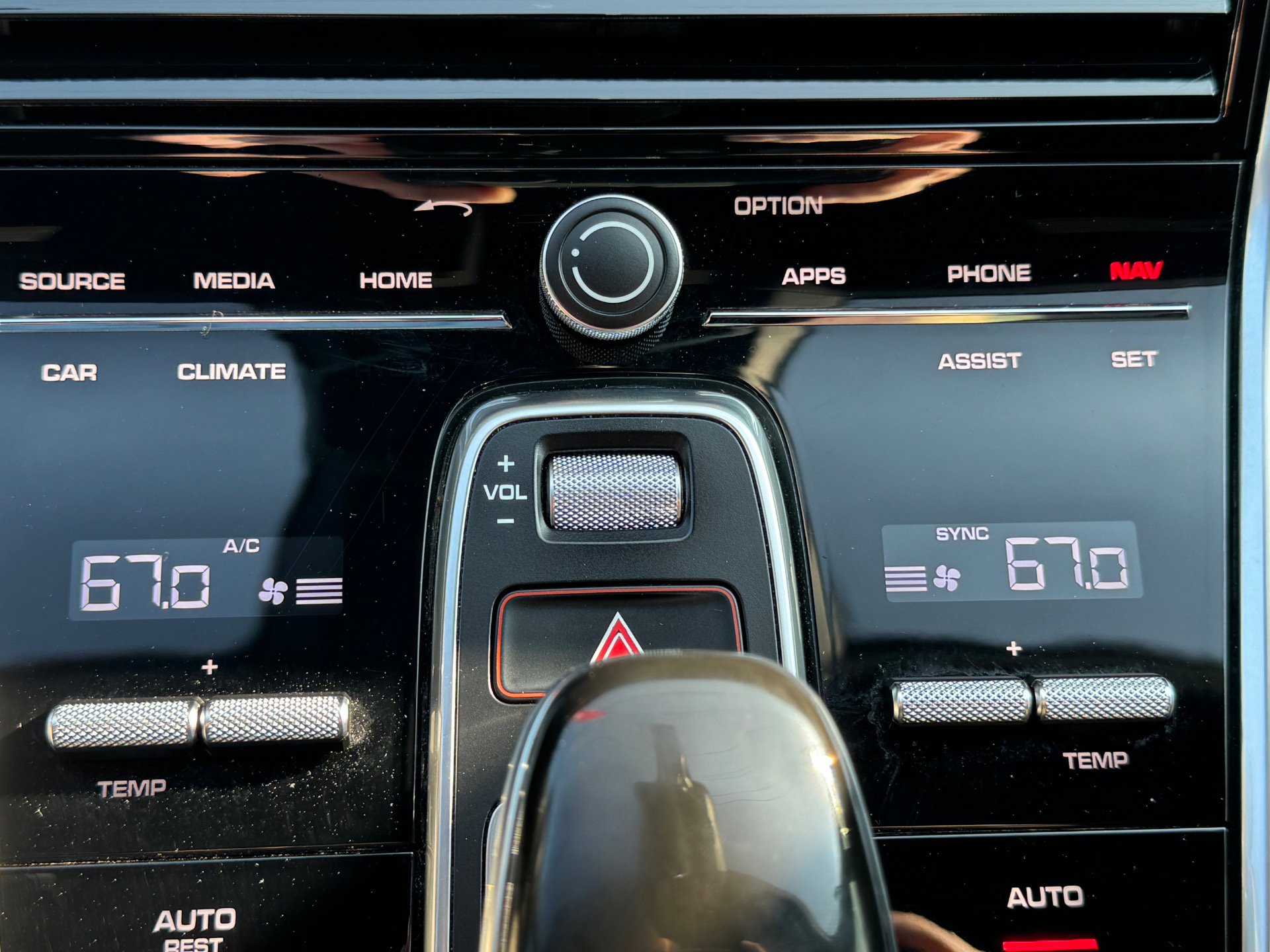 Used 2018 Porsche Panamera 4 image 27