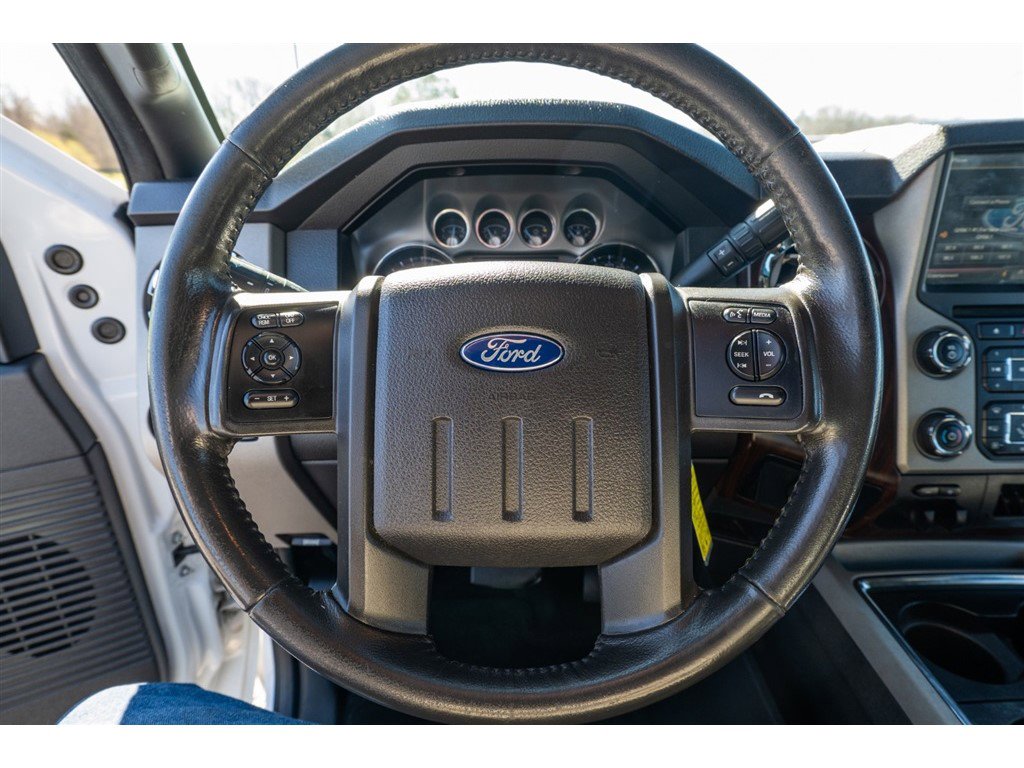 Used 2014 Ford F250 Lariat w/ Lariat Interior Package image 15