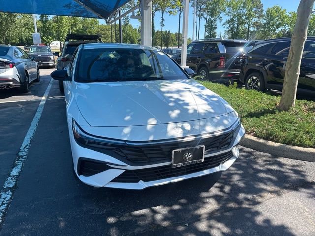 Used 2025 Hyundai Elantra SEL FWD image 2