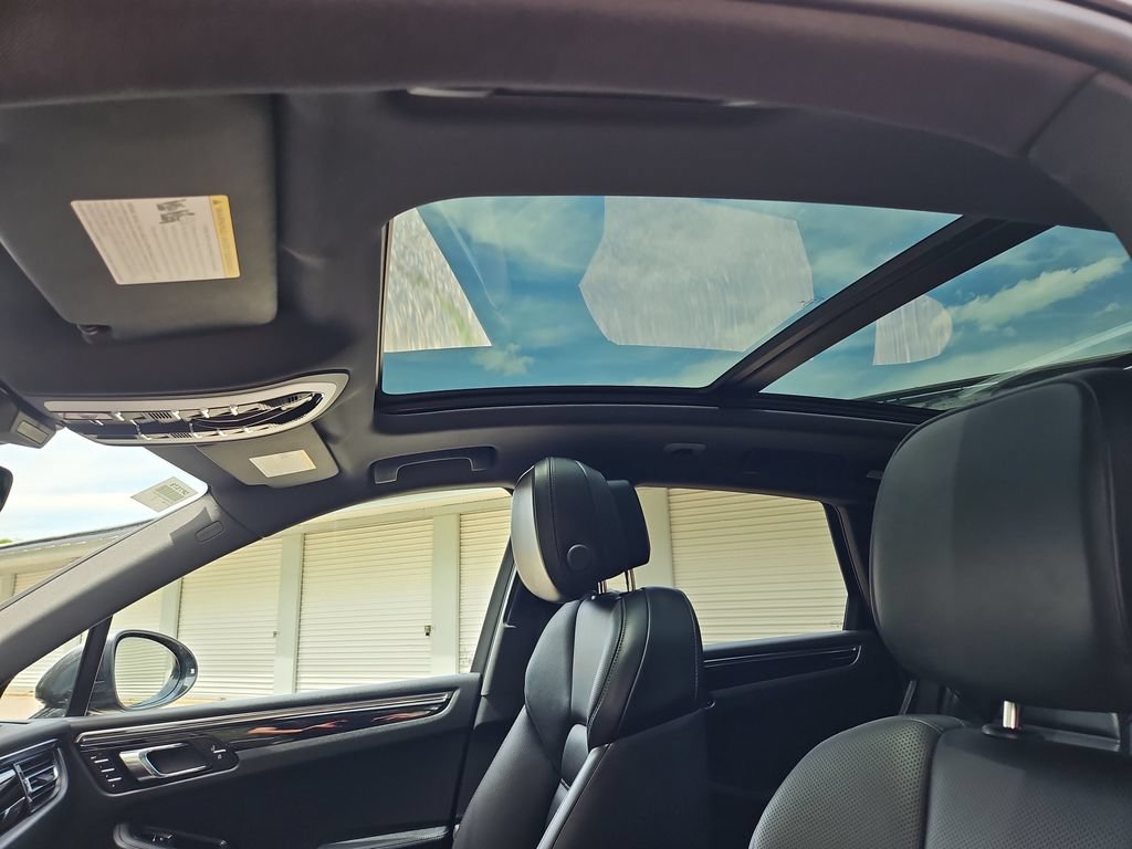 Certified 2026 Porsche Macan AWD/4WD image 15
