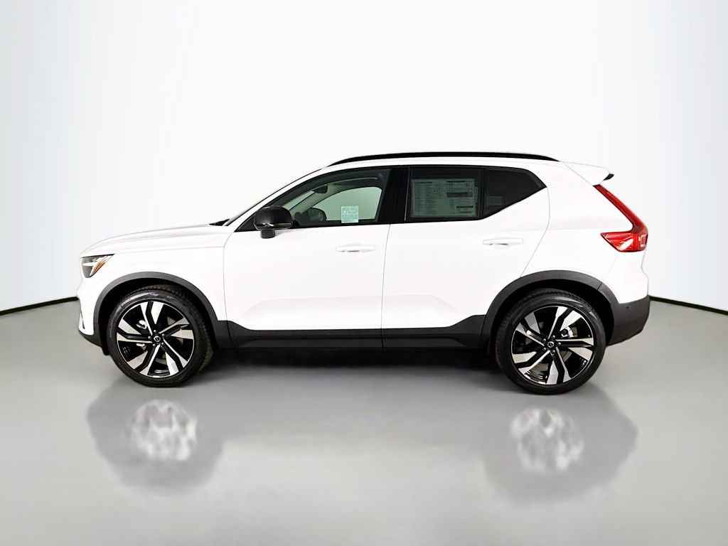 New 2026 Volvo XC40 B5 Plus w/ Climate Package image 4