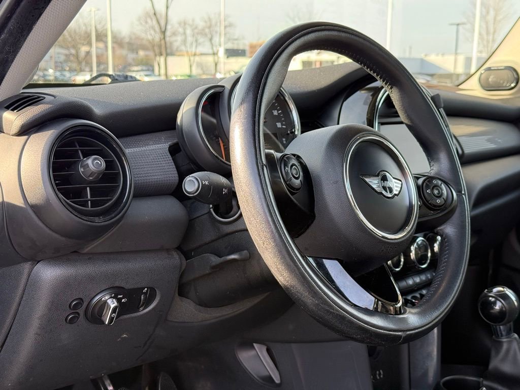 Used 2015 MINI Cooper 4-Door Hardtop image 17