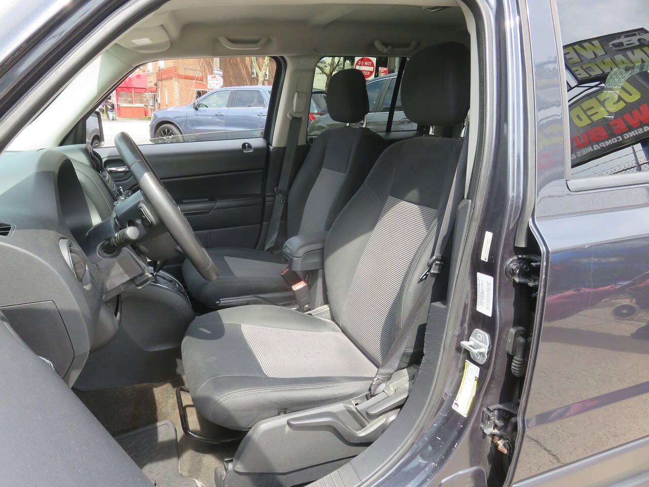 Used 2014 Jeep Patriot Latitude AWD/4WD image 10