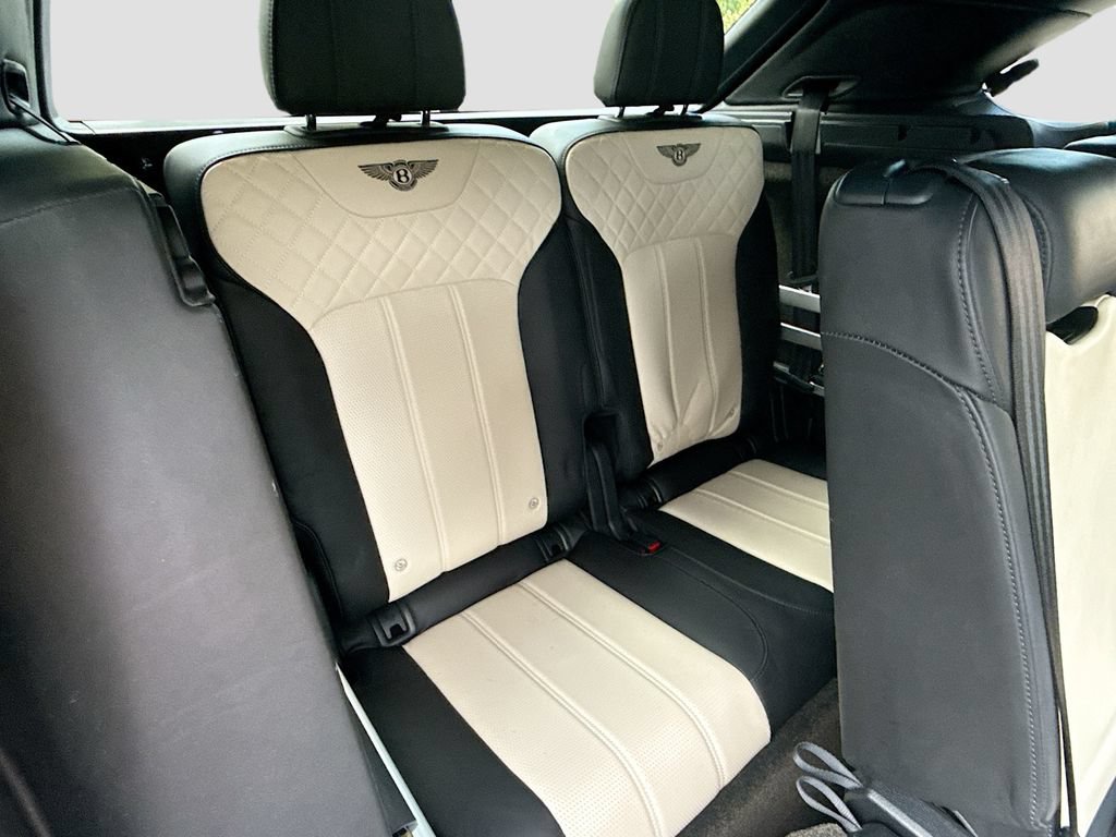 Used 2018 Bentley Bentayga AWD/4WD image 29