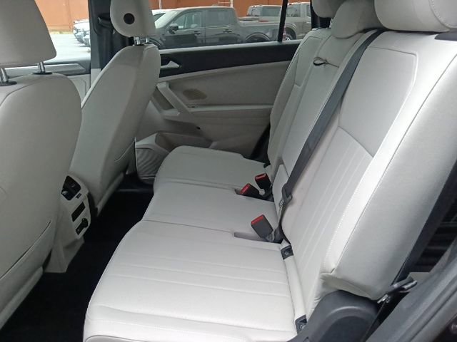 Used 2023 Volkswagen Tiguan SE R-Line image 28