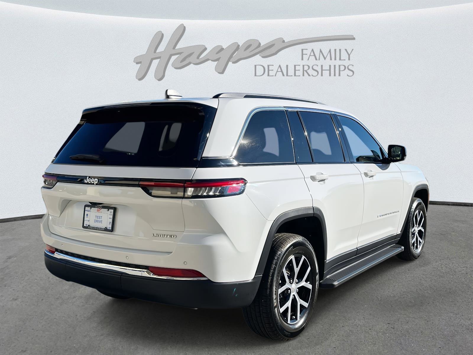 Used 2025 Jeep Grand Cherokee Limited image 5