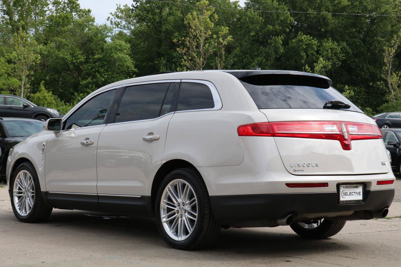 Used 2019 Lincoln MKT AWD image 15