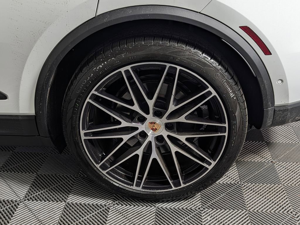 New 2026 Porsche Macan 4 Electric image 12