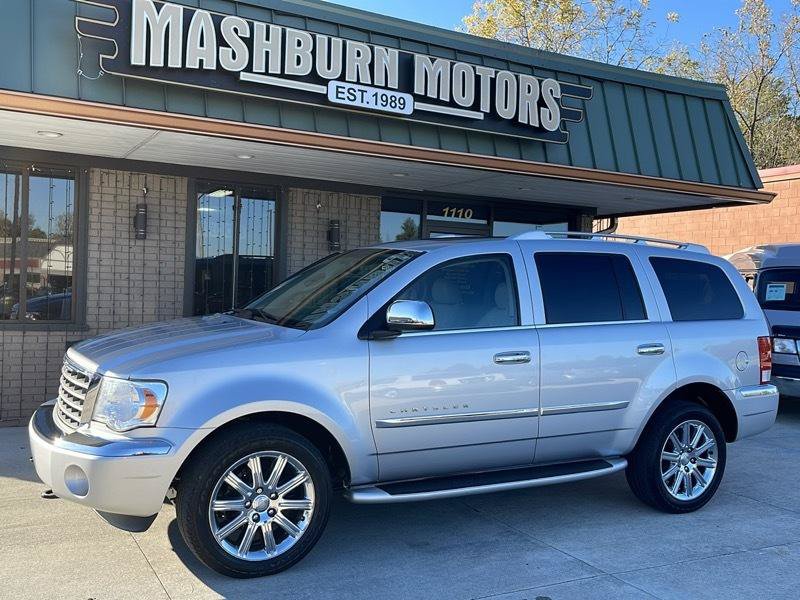 Used 2008 Chrysler Aspen Limited AWD/4WD image 2