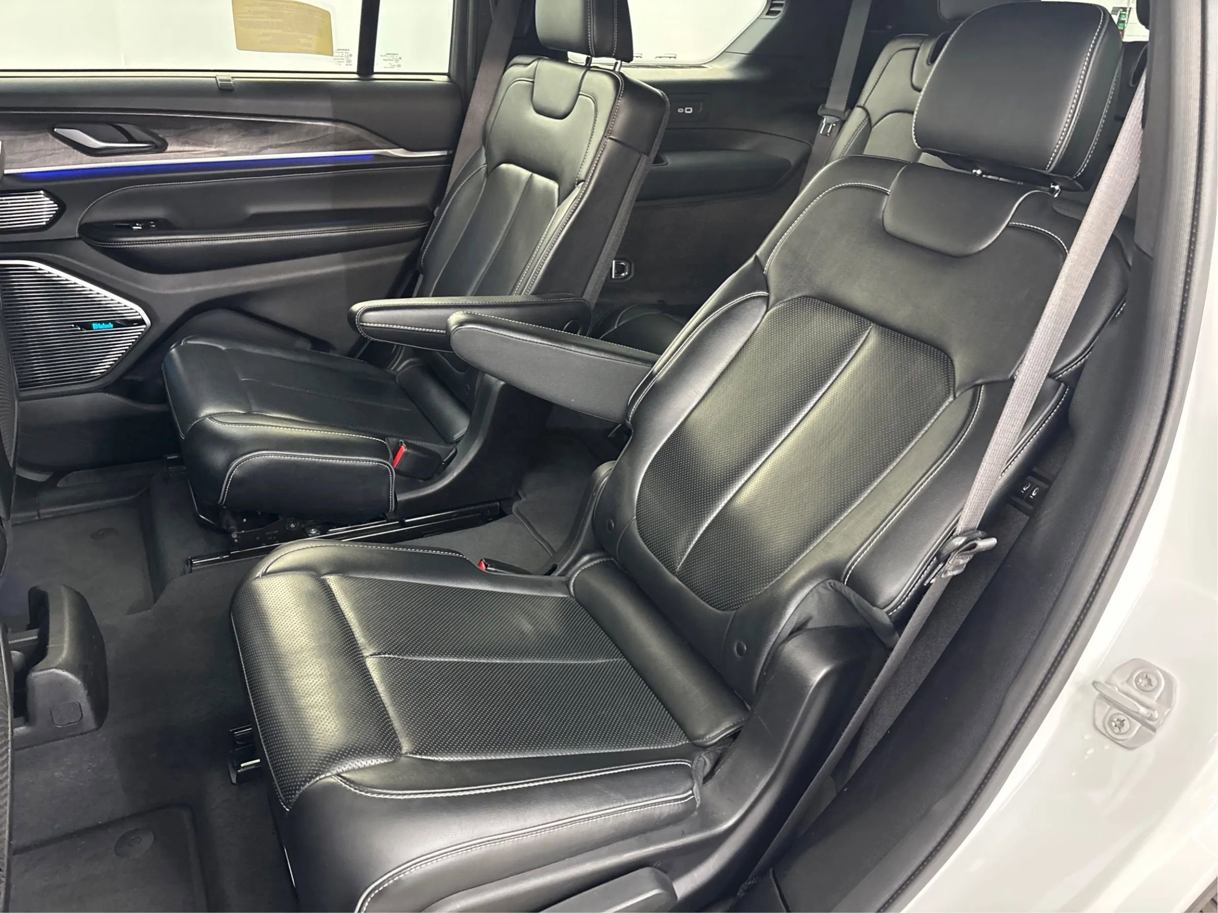 Used 2021 Jeep Grand Cherokee L Overland w/ Advanced Protech Group III AWD/4WD image 13