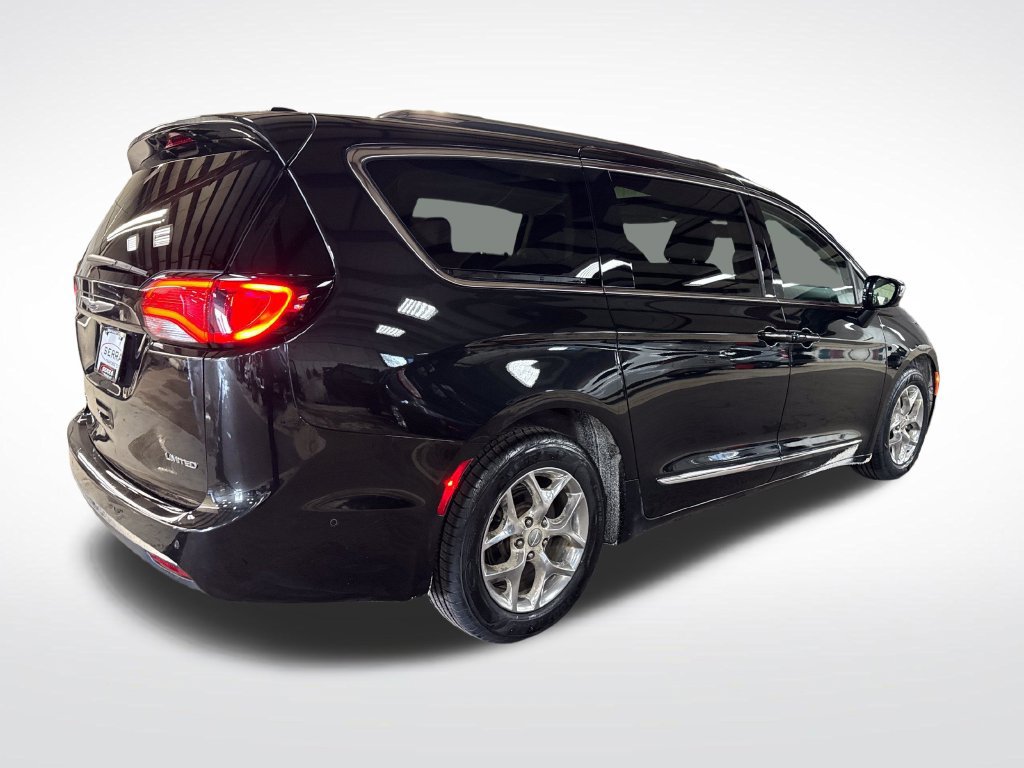 Used 2017 Chrysler Pacifica Limited FWD image 5
