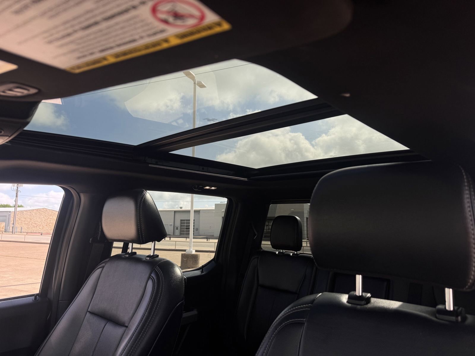 Used 2022 Ford F350 Lariat w/ Black Appearance Package image 26