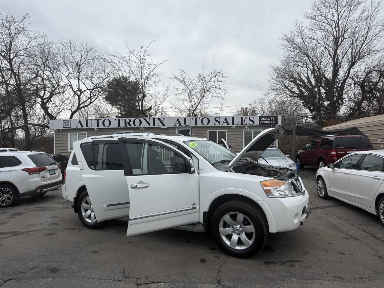 Used 2010 Nissan Armada Titanium image 22