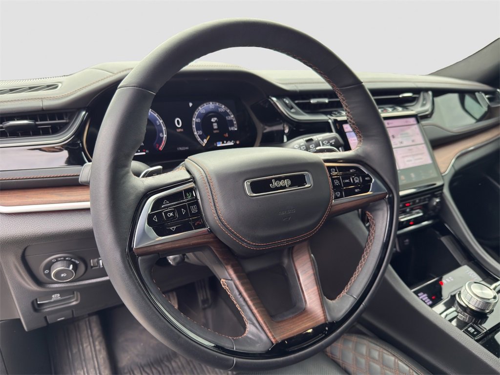 Used 2025 Jeep Grand Cherokee L Summit w/ Advanced Protech Group IV image 9