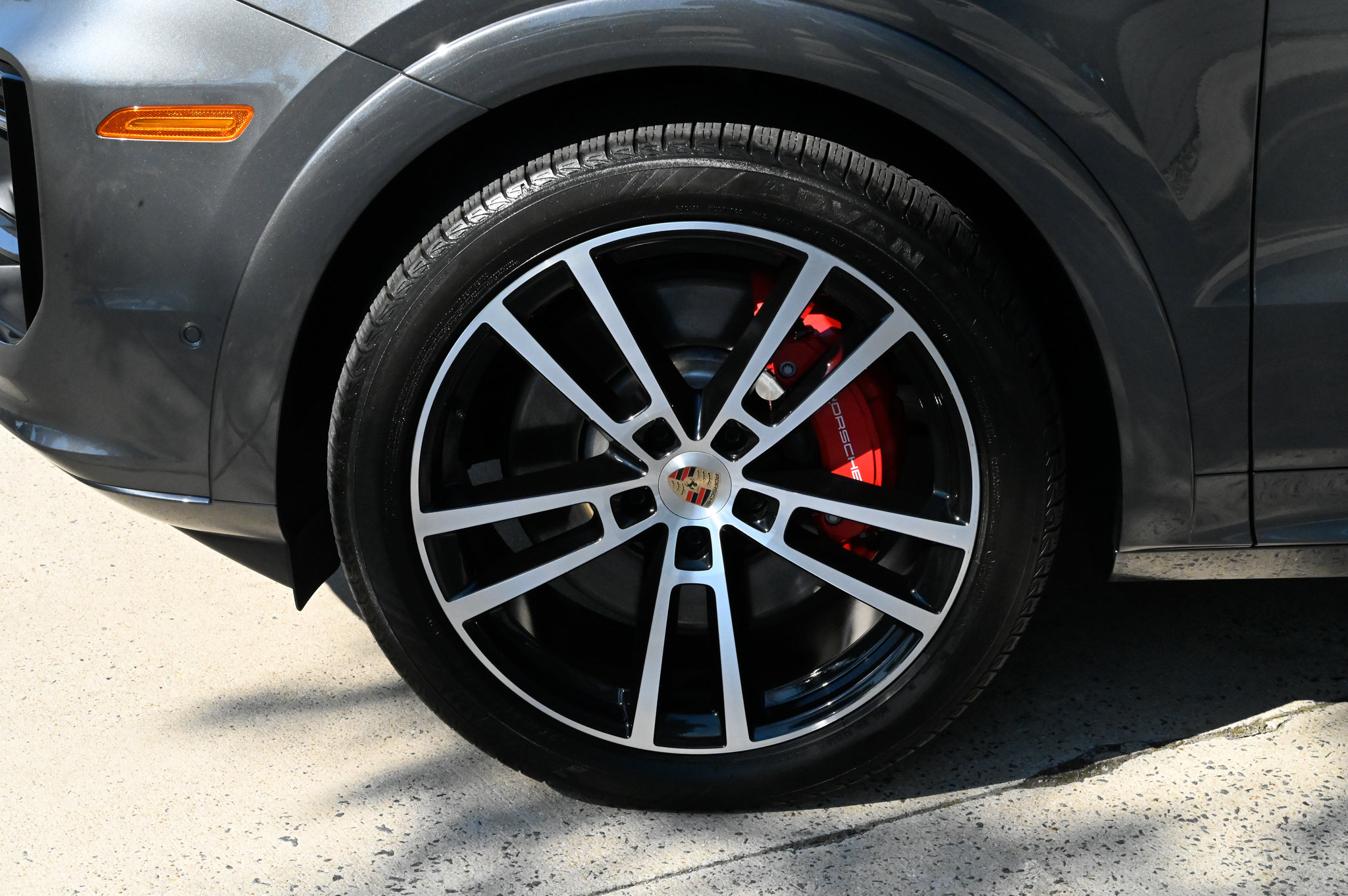 Used 2025 Porsche Cayenne S AWD/4WD image 9