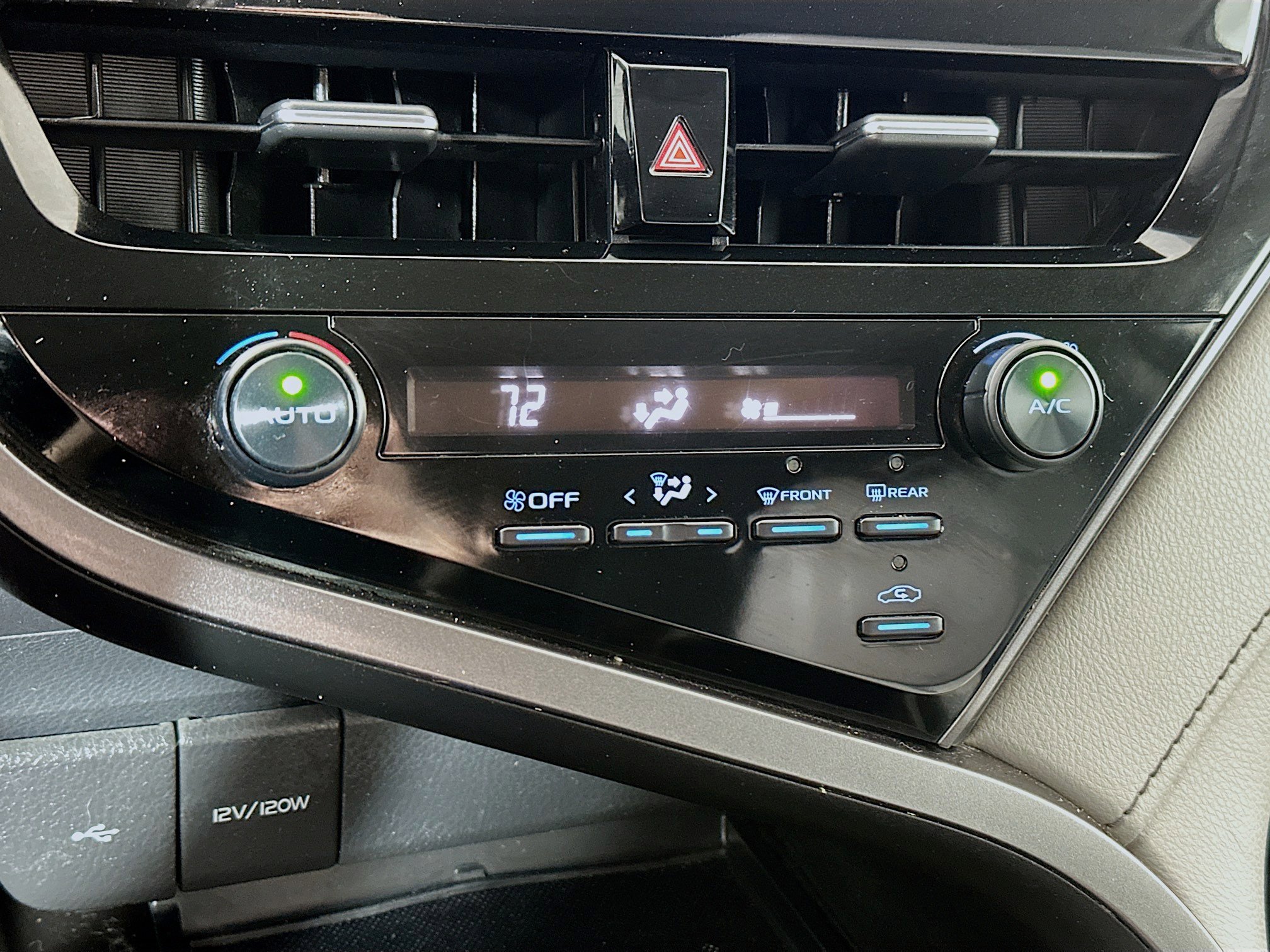 Used 2021 Toyota Camry SE FWD image 15