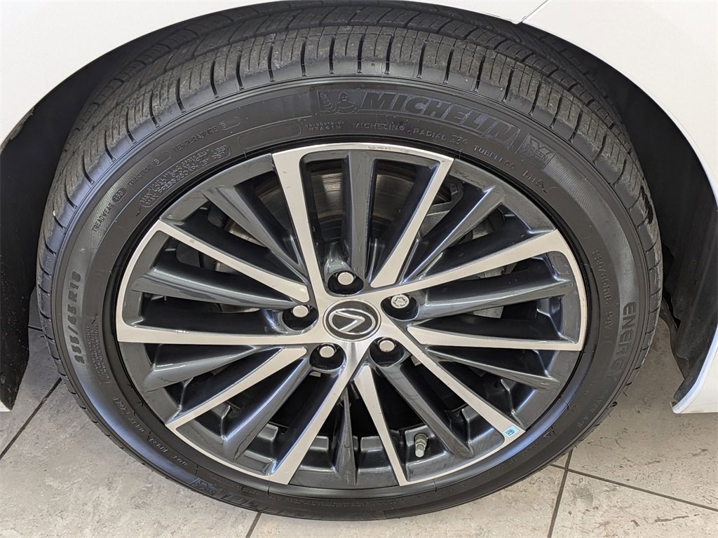 Certified 2024 Lexus ES 300h w/ Premium Package image 12