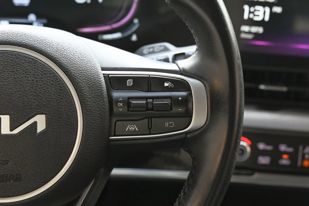 Used 2024 Kia Sportage EX image 17