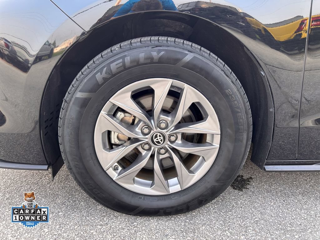 Used 2025 Toyota Sienna LE FWD image 35