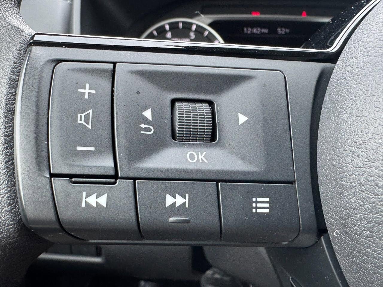 Used 2023 Nissan Rogue SV image 16