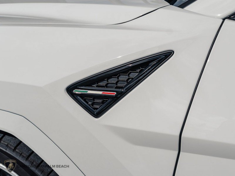 Used 2026 Lamborghini Urus SE AWD/4WD image 8