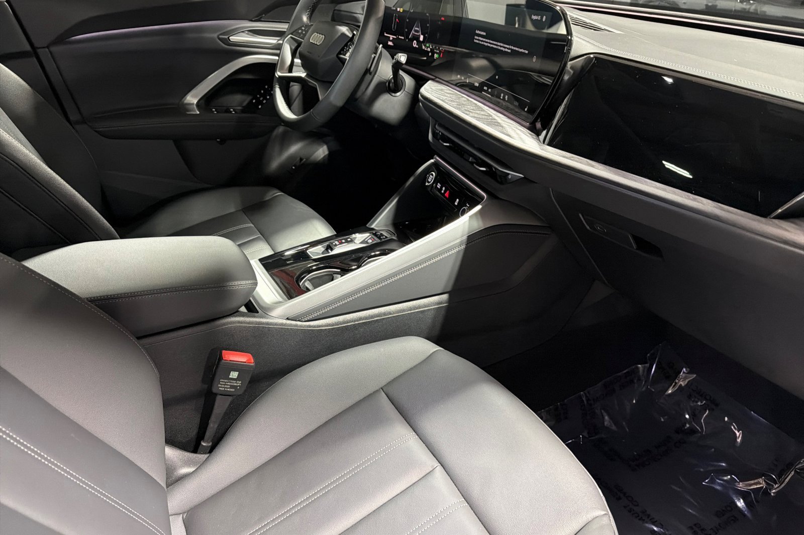 Used 2025 Audi Q5 Premium w/ Convenience Package image 15