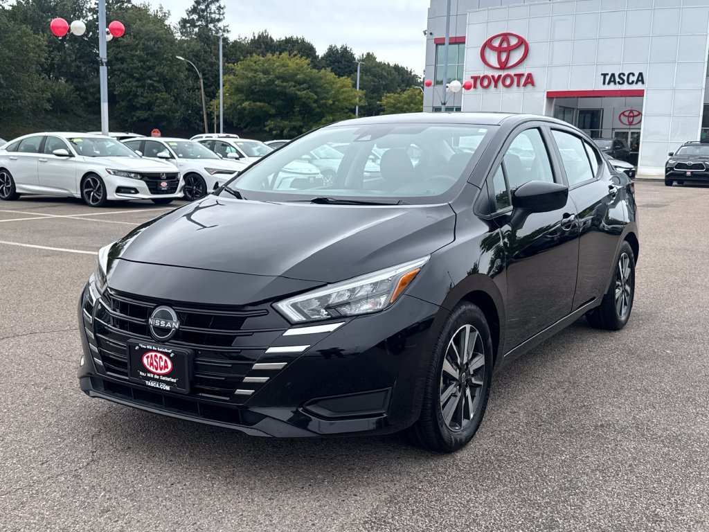 Used 2025 Nissan Versa SV FWD image 3