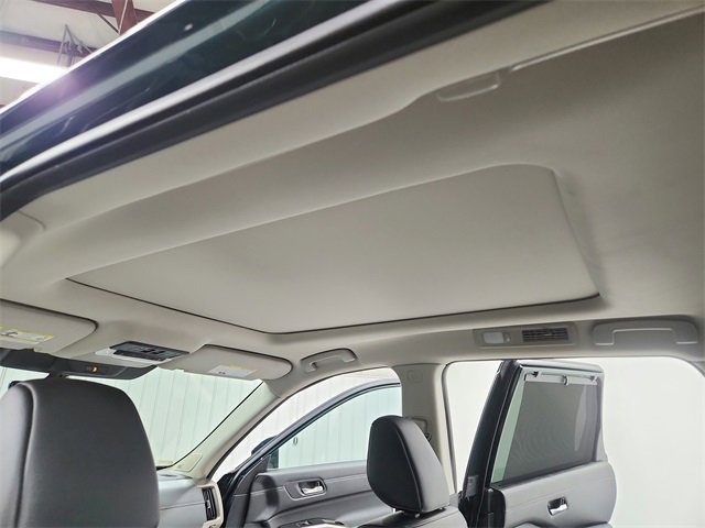 Used 2024 Nissan Pathfinder Platinum w/ Lighting Package (N93) image 23
