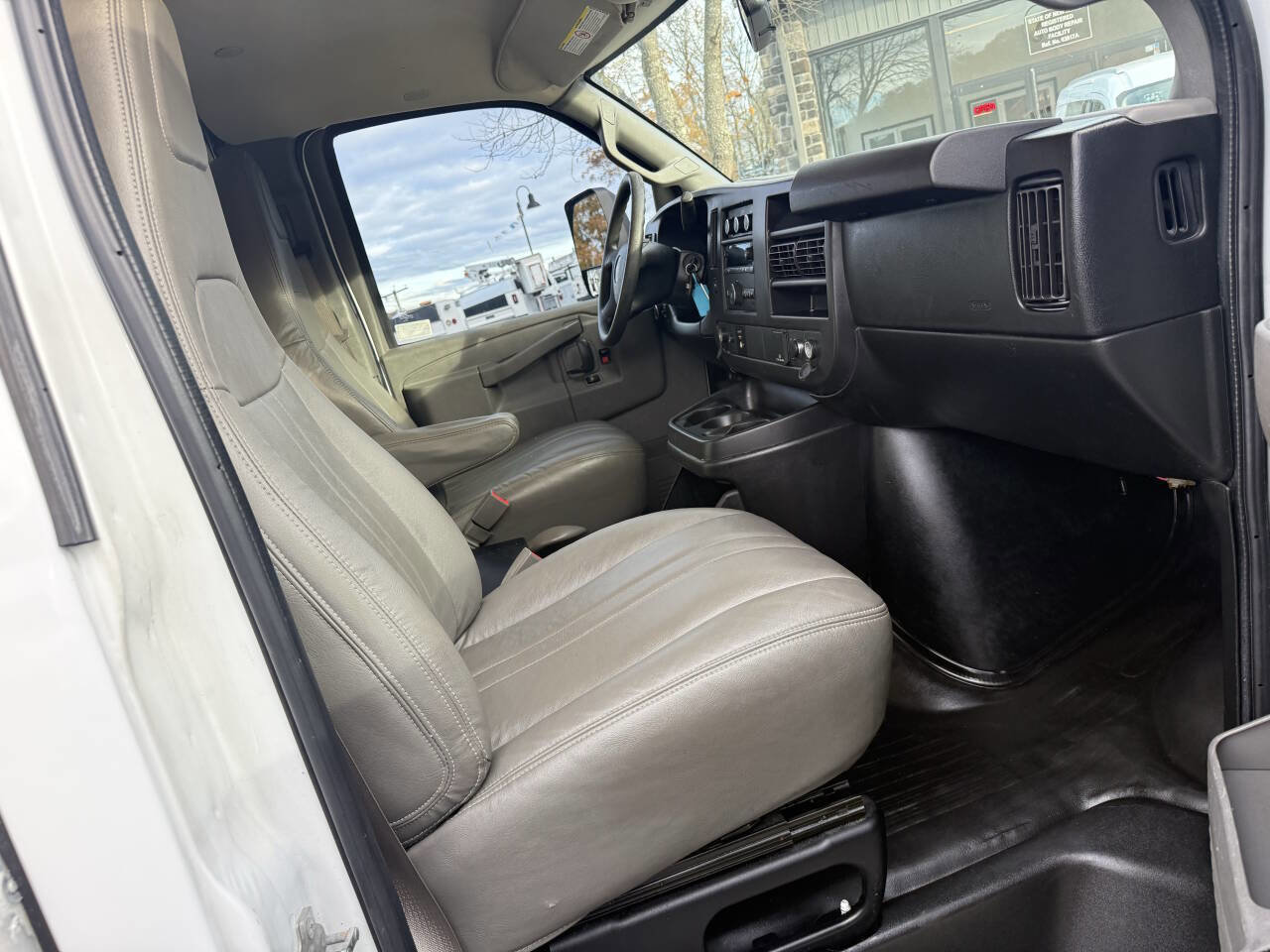 Used 2018 GMC Savana 3500 w/ Power Convenience Package image 14