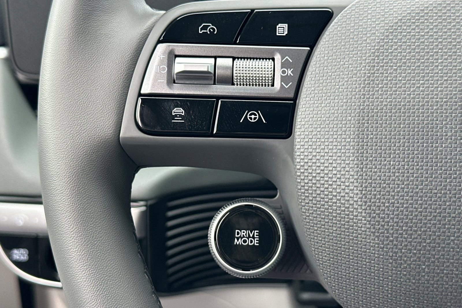 Used 2025 Hyundai Ioniq 5 Limited image 37