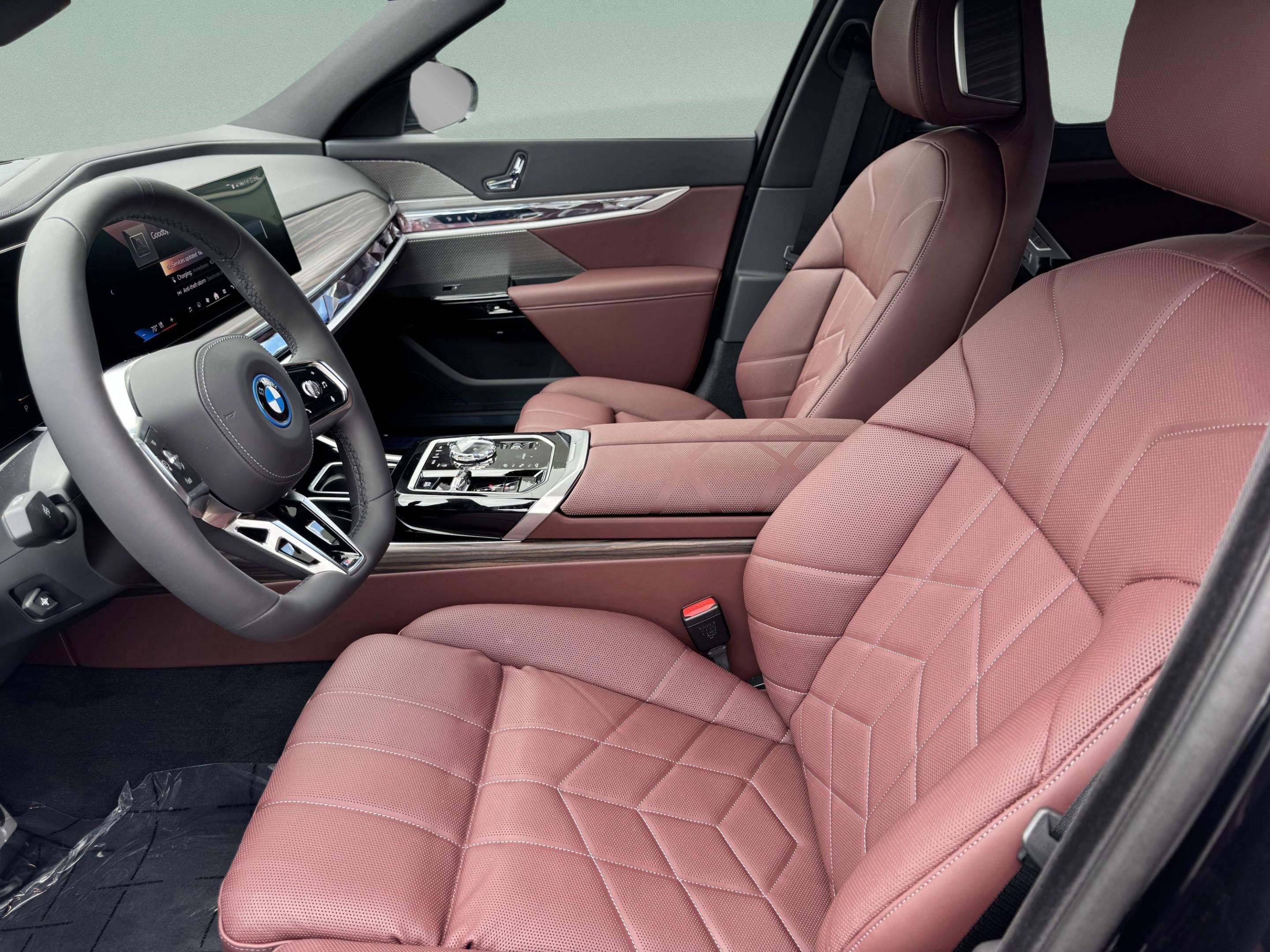 New 2025 BMW i7 xDrive60 w/ Premium Package image 25