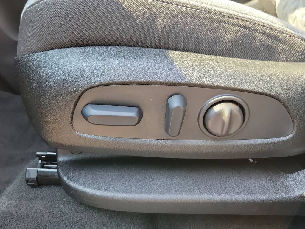 Used 2024 Chevrolet Equinox LS w/ LS Convenience Package FWD image 19