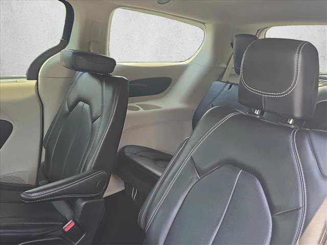 Used 2024 Chrysler Pacifica Touring-L FWD image 21