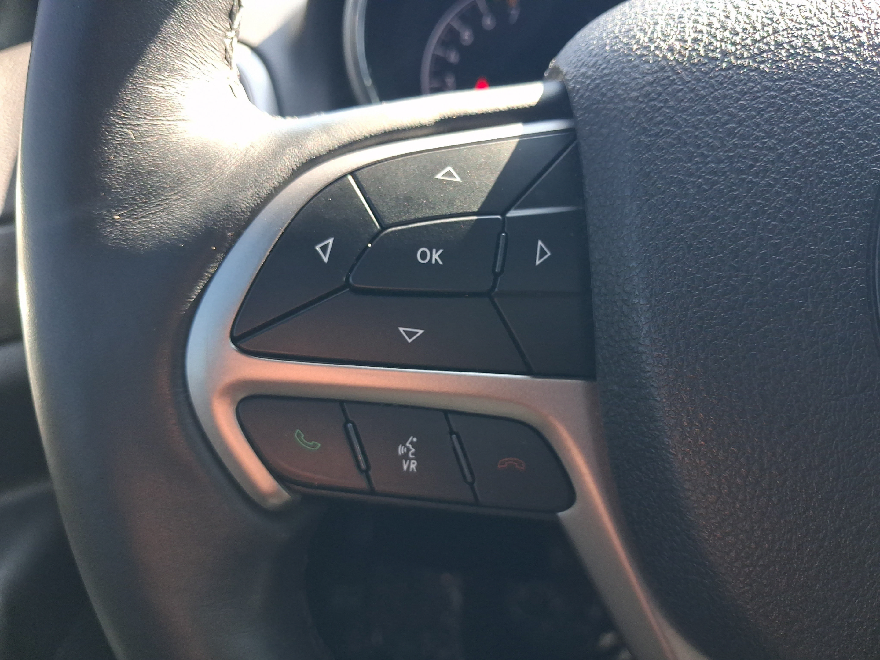 Used 2018 Jeep Grand Cherokee Altitude AWD/4WD image 23