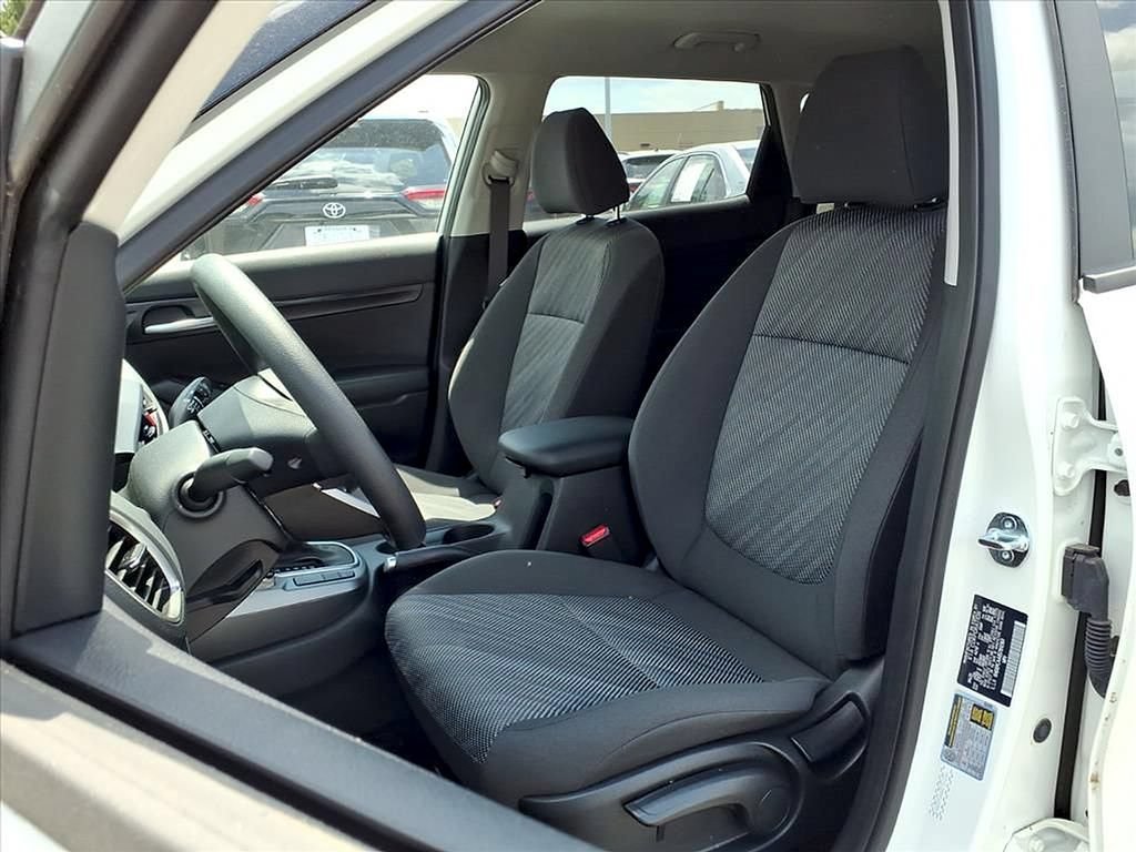 Used 2025 Kia Seltos LX AWD/4WD image 2