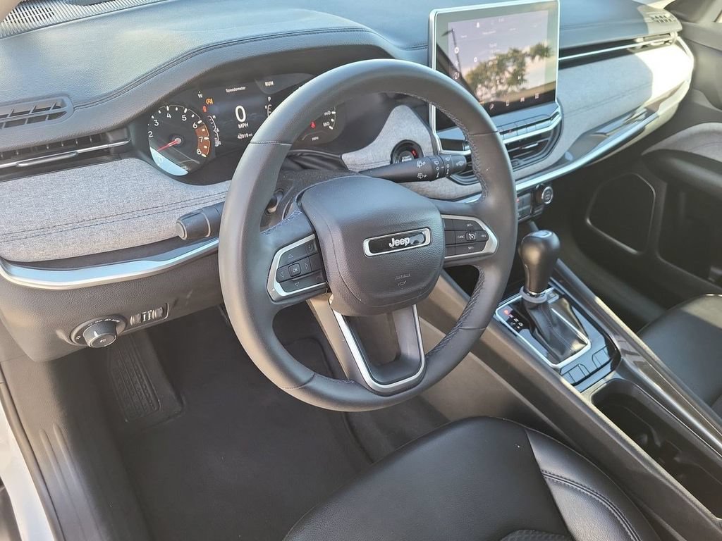 Used 2022 Jeep Compass Latitude FWD image 16
