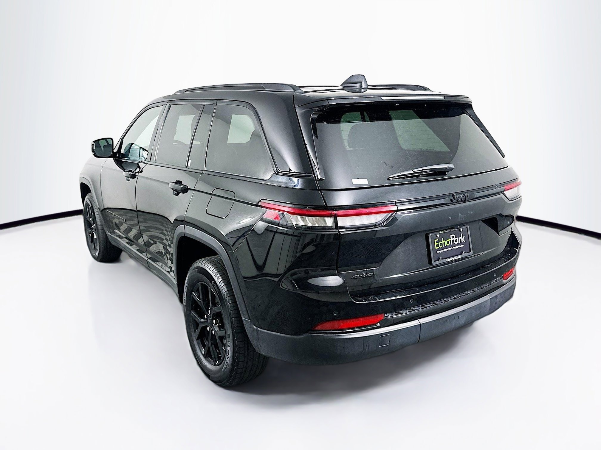 Used 2025 Jeep Grand Cherokee Altitude image 5