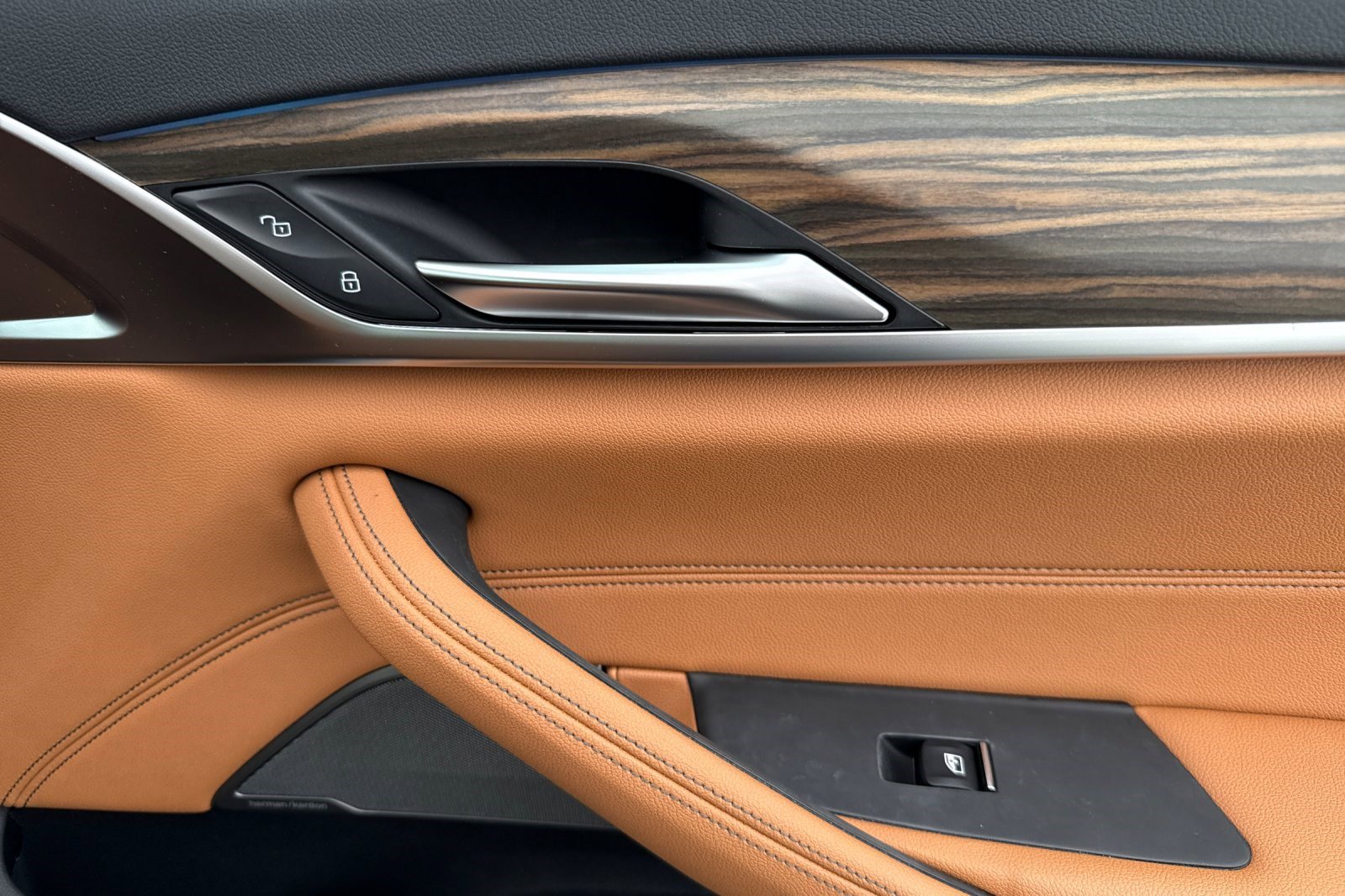 Certified 2023 BMW 530e w/ Premium Package image 21