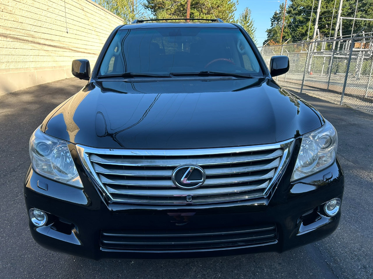 Used 2009 Lexus LX 570 4WD image 2